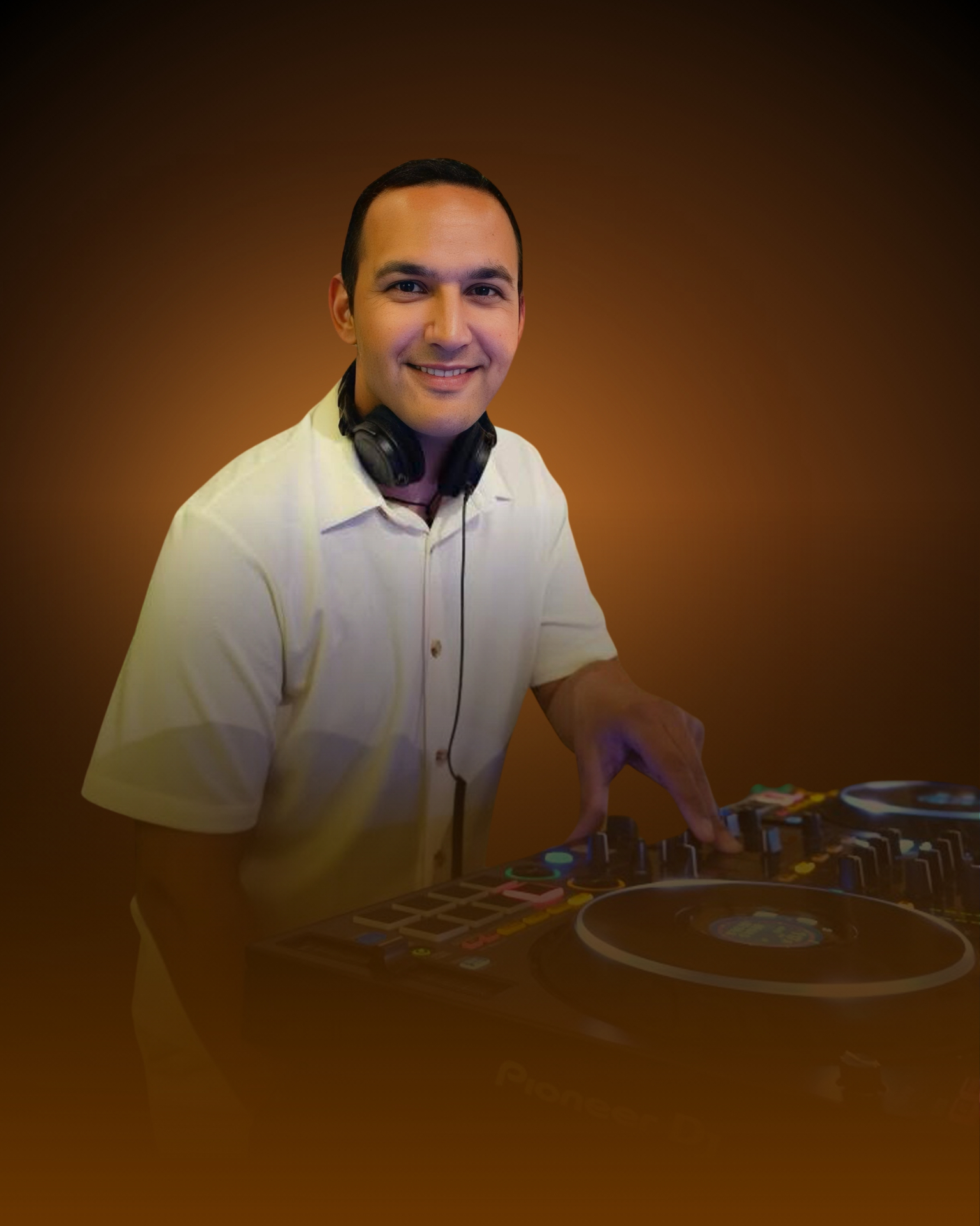 DJ LP performing